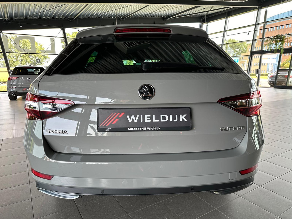 Škoda Superb 1