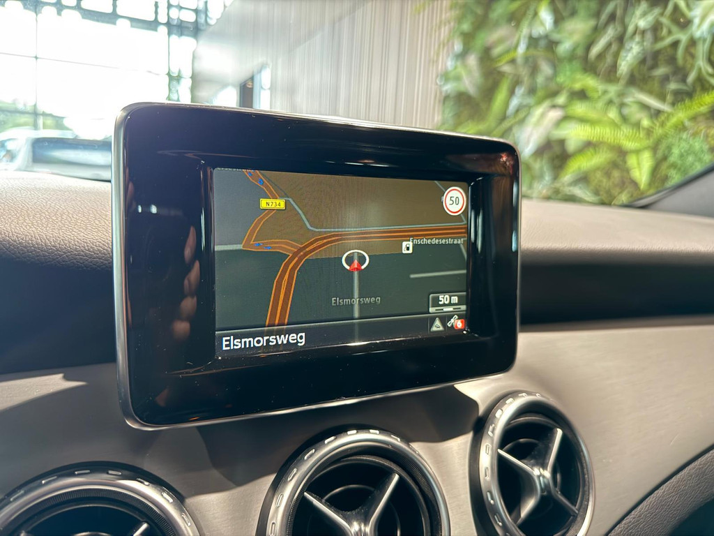 Mercedes-Benz GLA 1