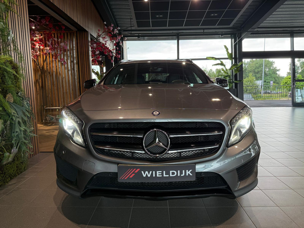 Mercedes-Benz GLA 1