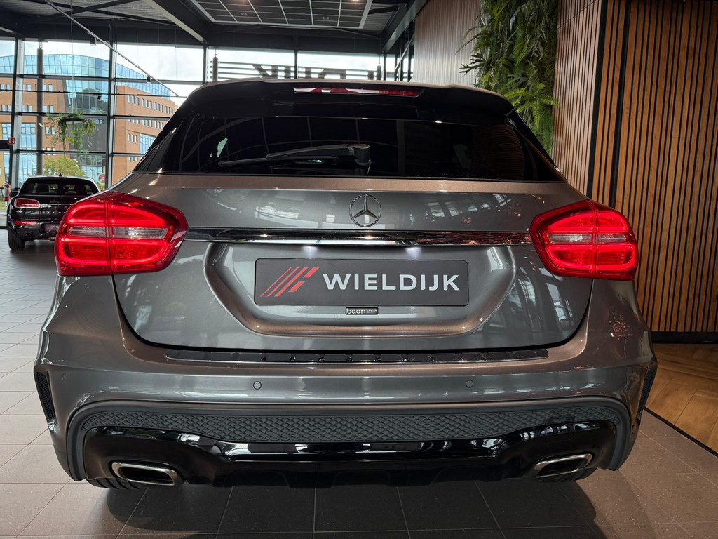 Mercedes-Benz GLA 1