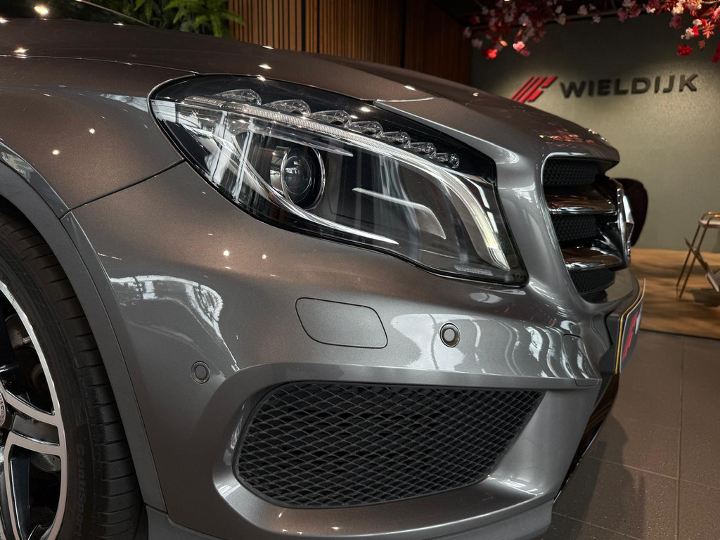 Mercedes-Benz GLA 1