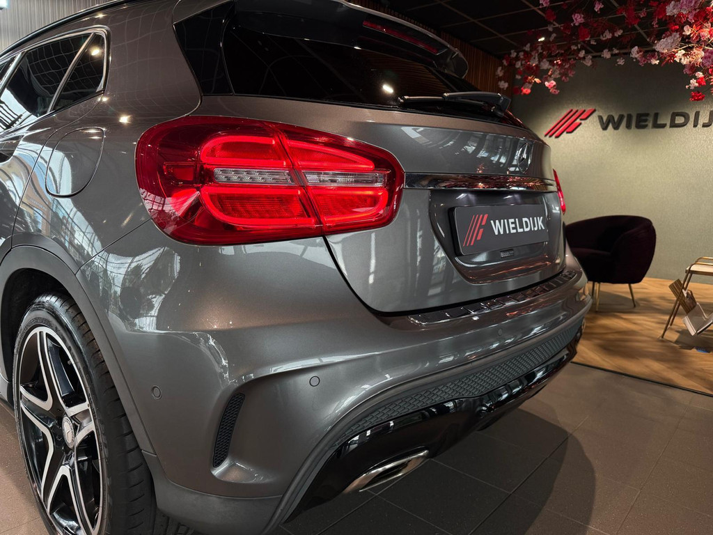Mercedes-Benz GLA 1
