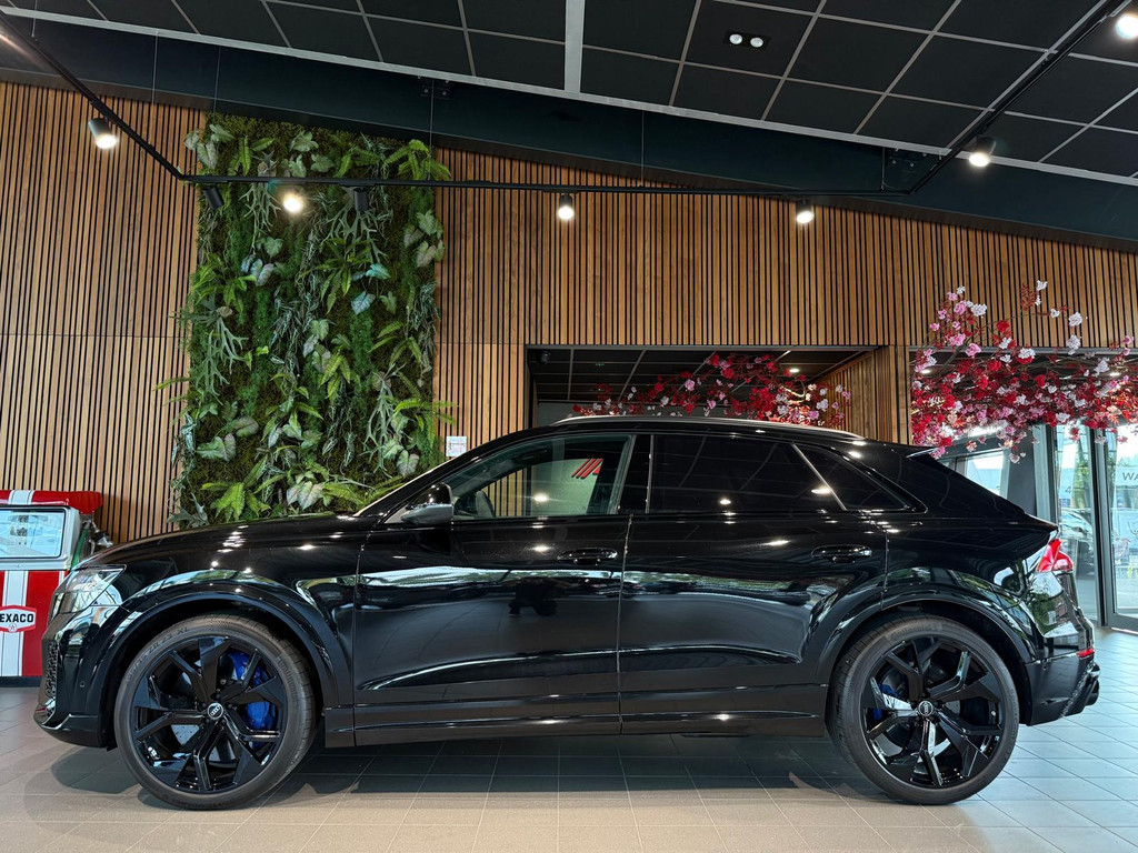 Audi RS Q8 1