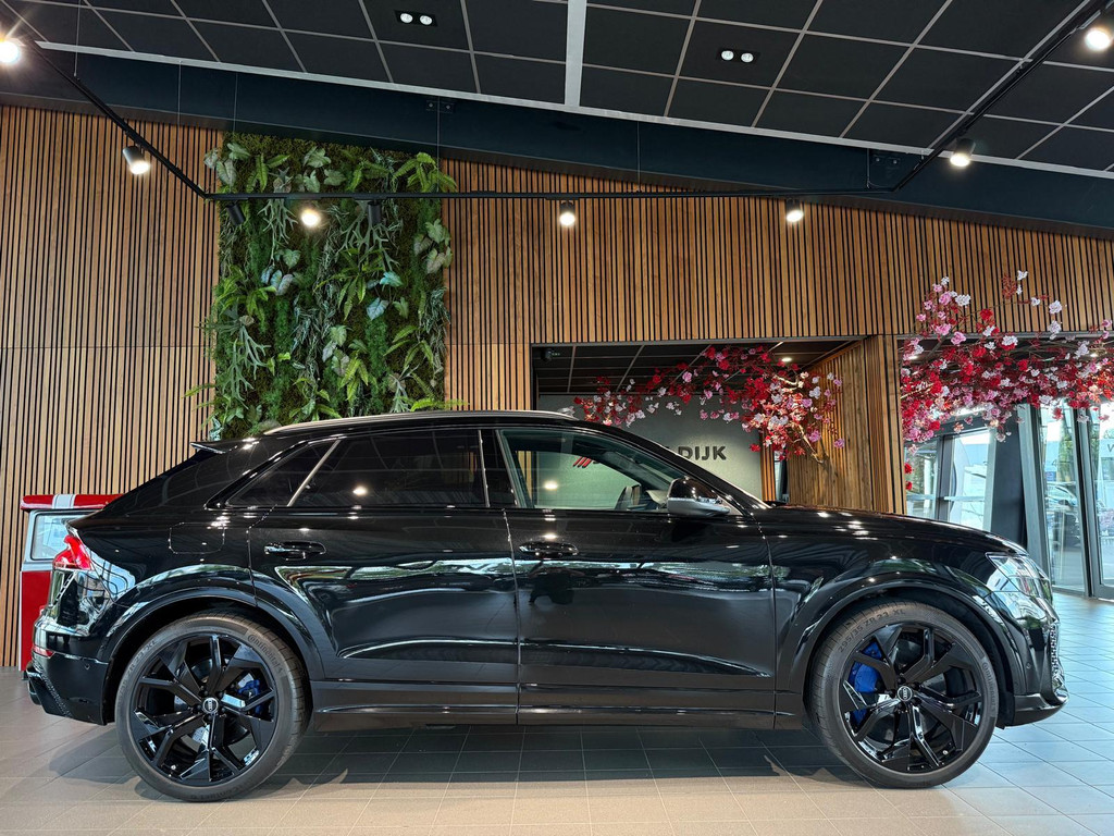 Audi RS Q8 1