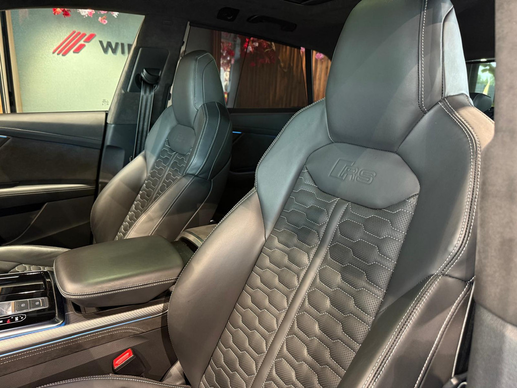 Audi RS Q8 1