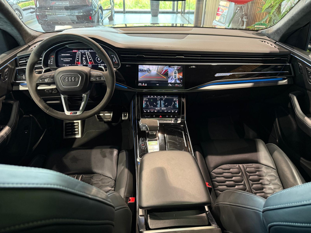 Audi RS Q8 1