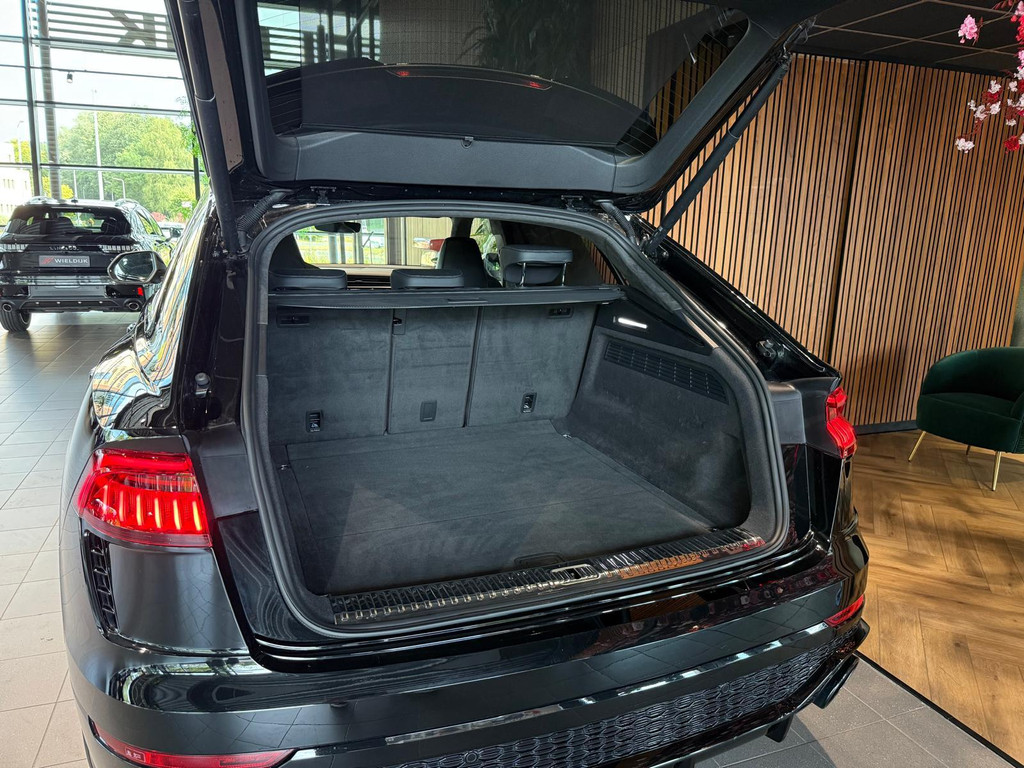 Audi RS Q8 1