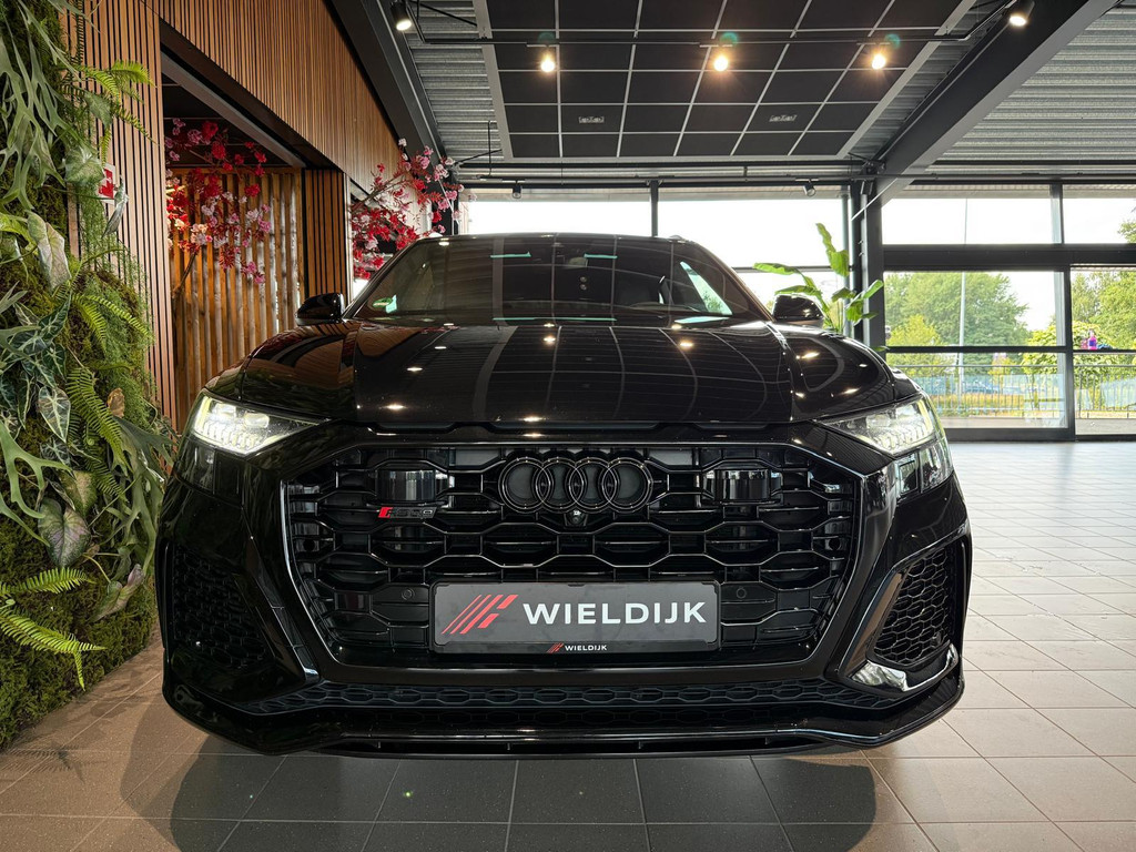 Audi RS Q8 1