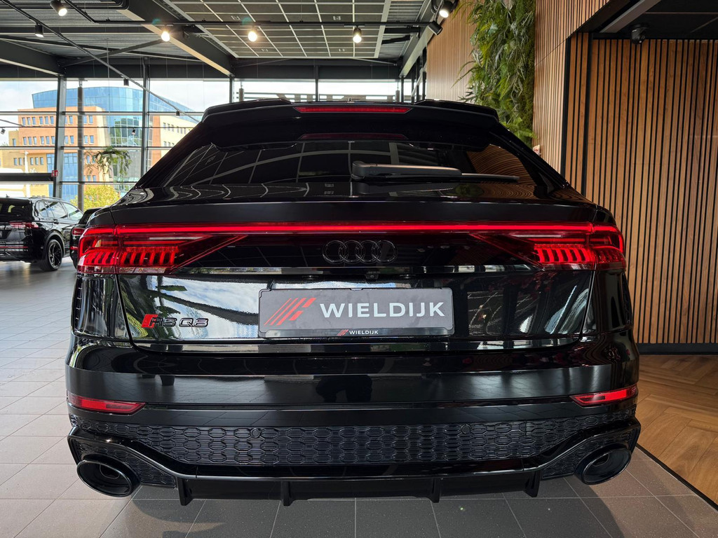 Audi RS Q8 1