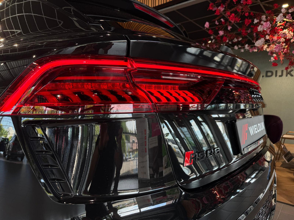 Audi RS Q8 1