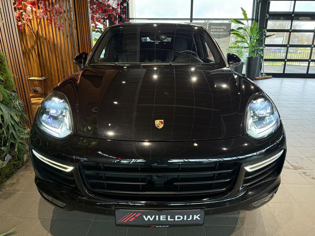 Porsche Cayenne 1