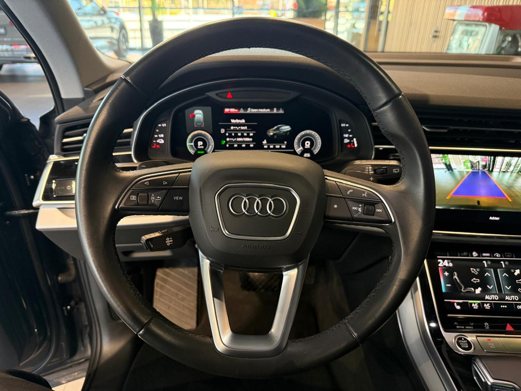 Audi Q7 1