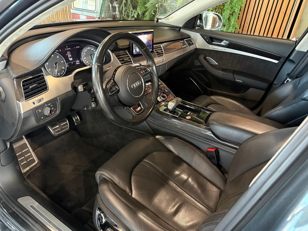Audi A8 1