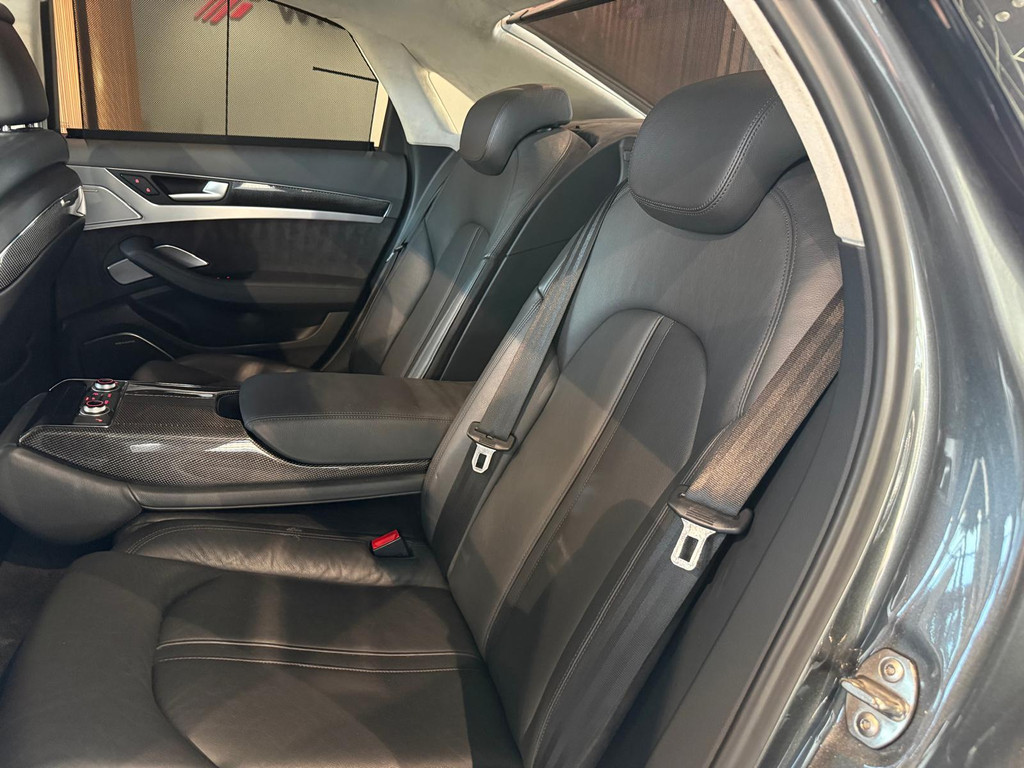 Audi A8 1
