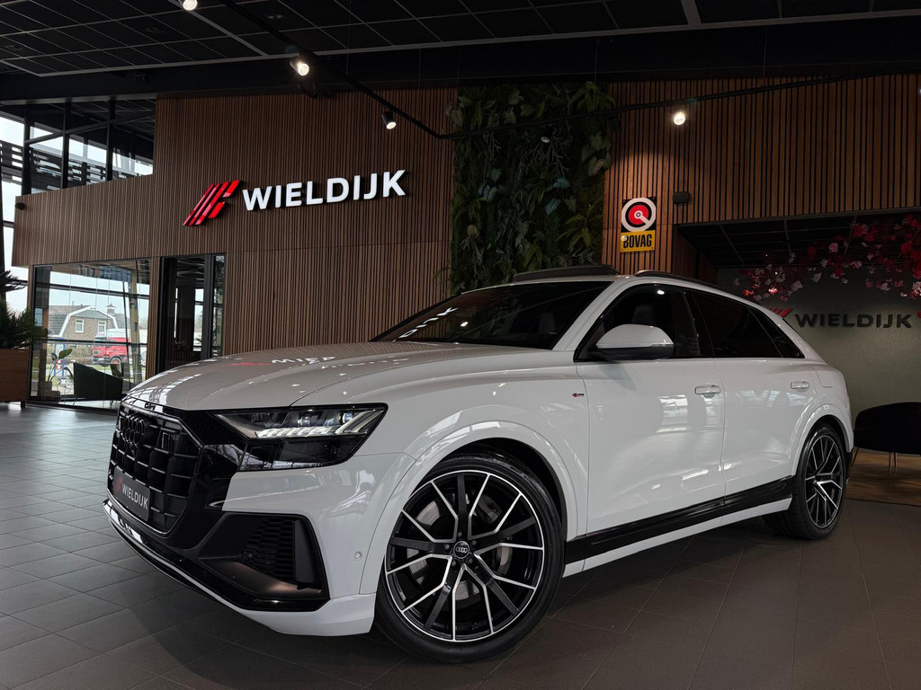 Audi Q8 1