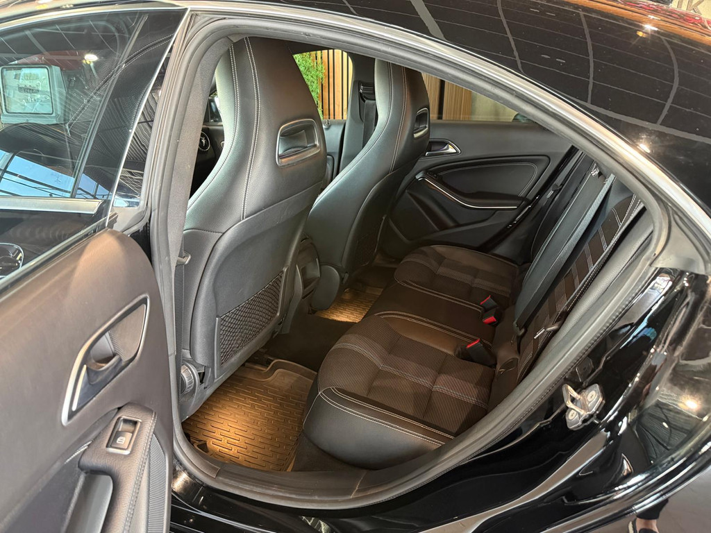 Mercedes-Benz CLA-Klasse 1