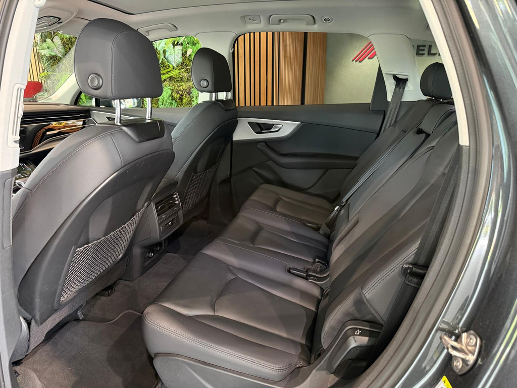 Audi Q7 1