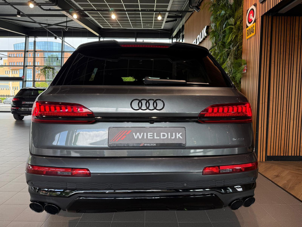 Audi Q7 1
