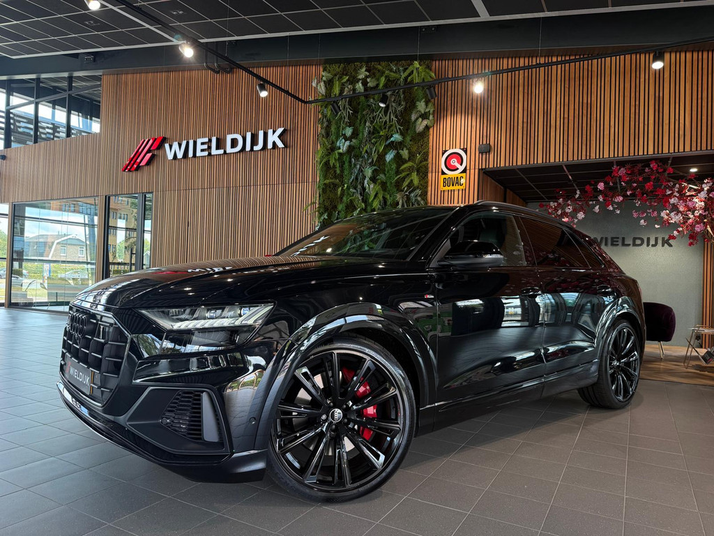 Audi Q8 1