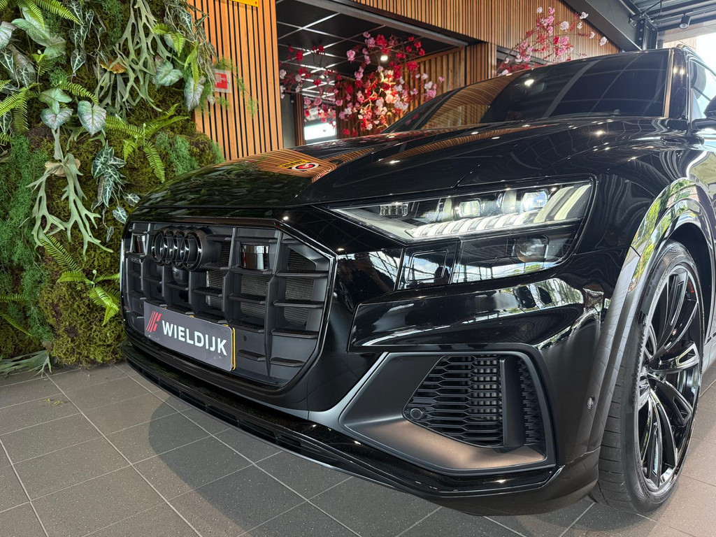 Audi Q8 1