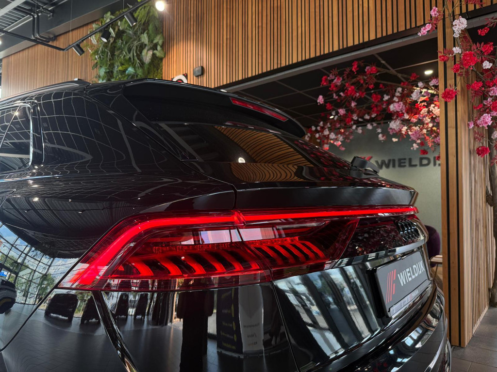 Audi Q8 1
