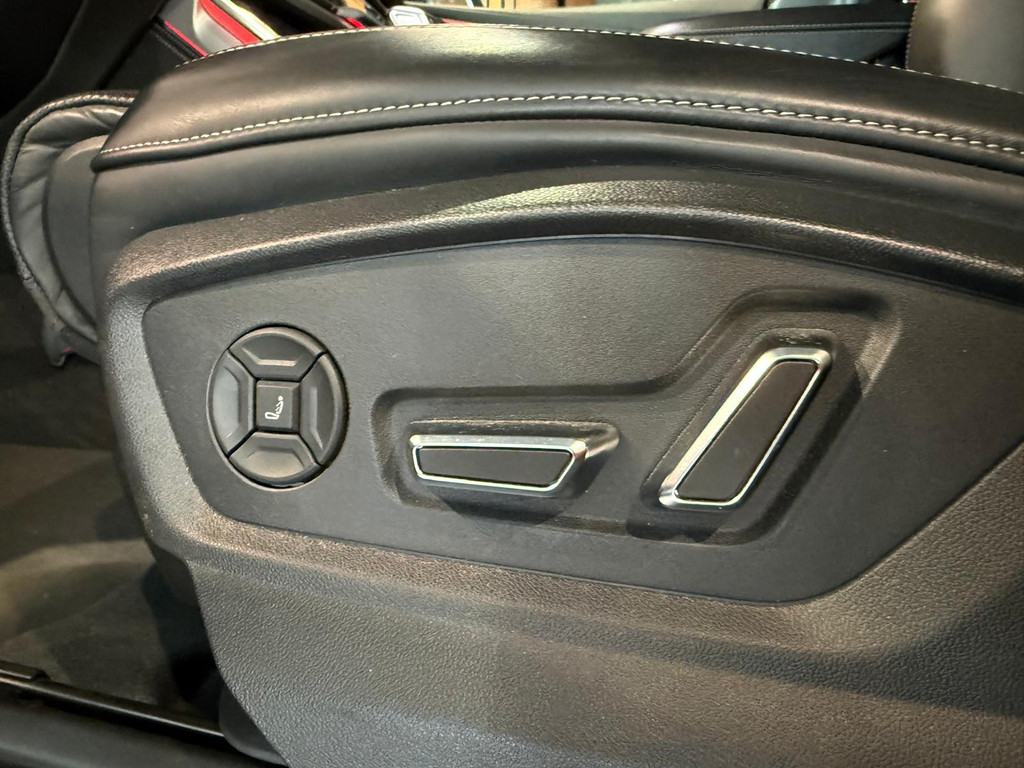 Audi Q8 1