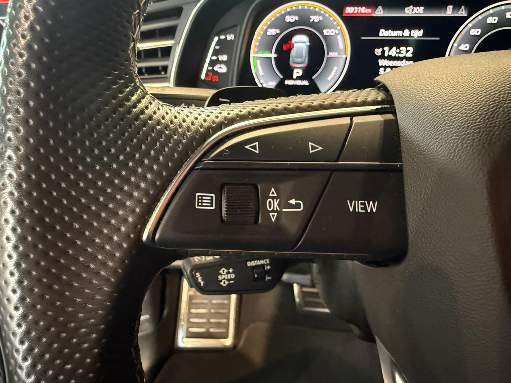 Audi Q8 1