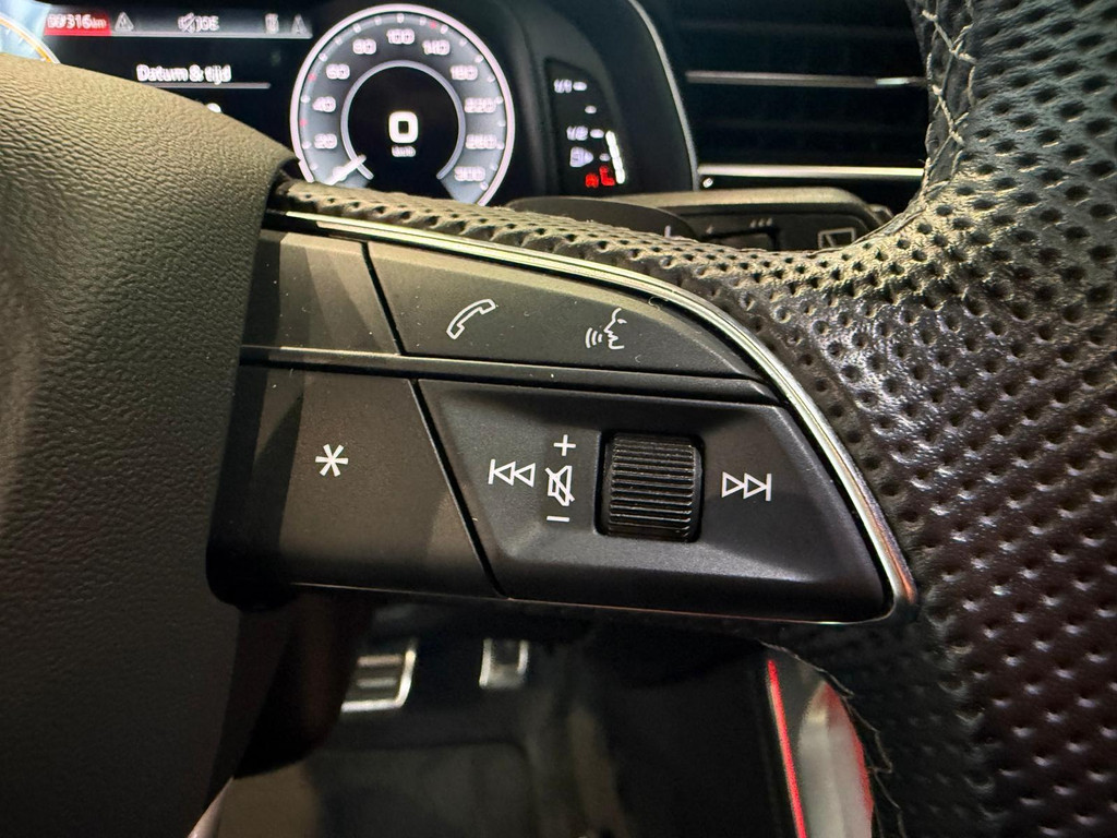 Audi Q8 1