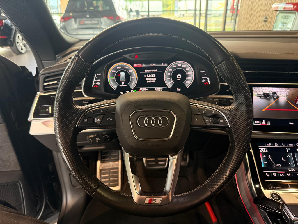 Audi Q8 1