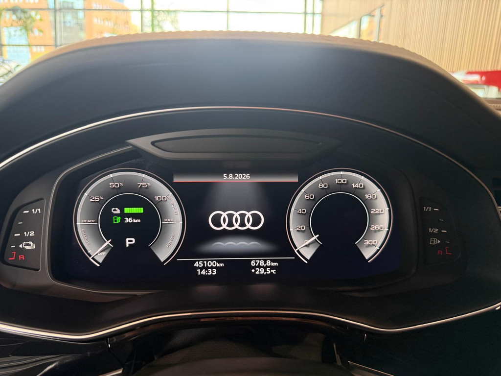 Audi Q8 1