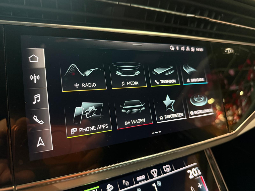 Audi Q8 1