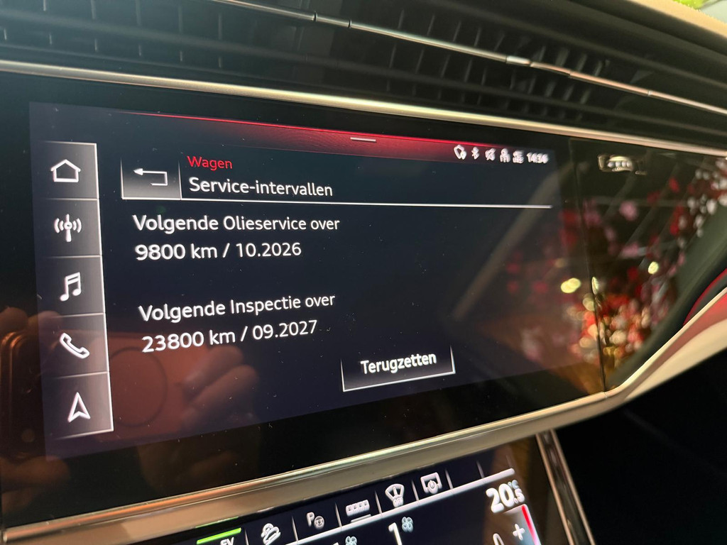 Audi Q8 1