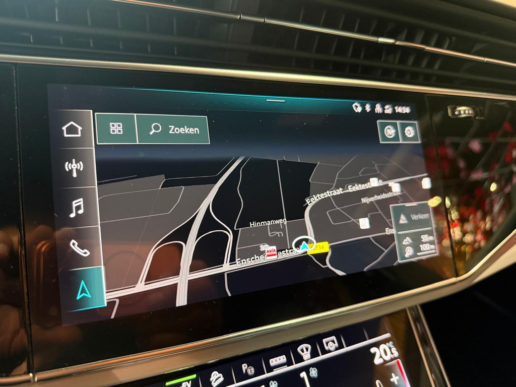 Audi Q8 1