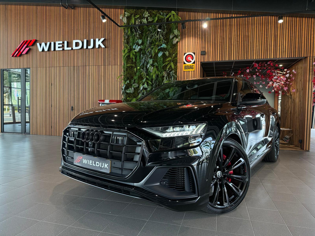 Audi Q8 1