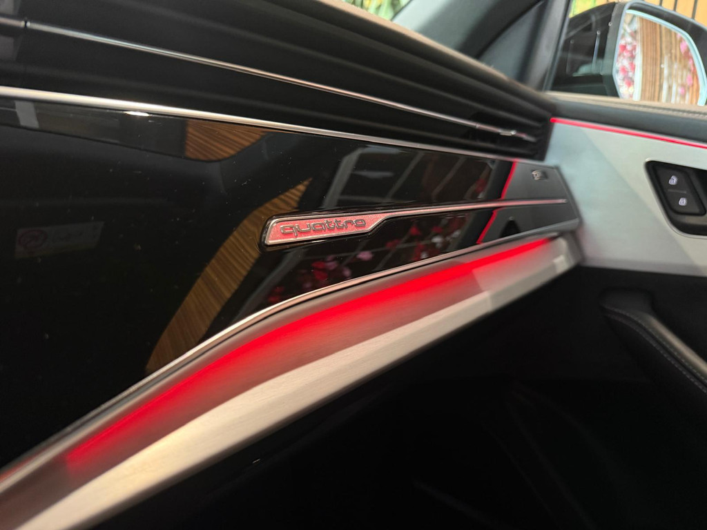 Audi Q8 1