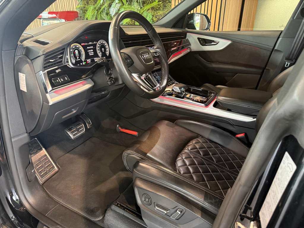 Audi Q8 1