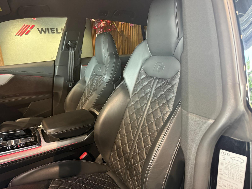 Audi Q8 1