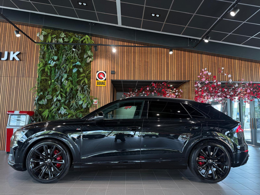 Audi Q8 1