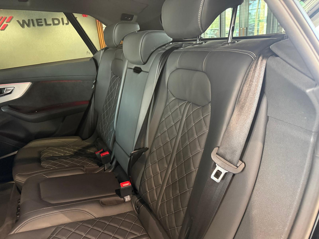 Audi Q8 1