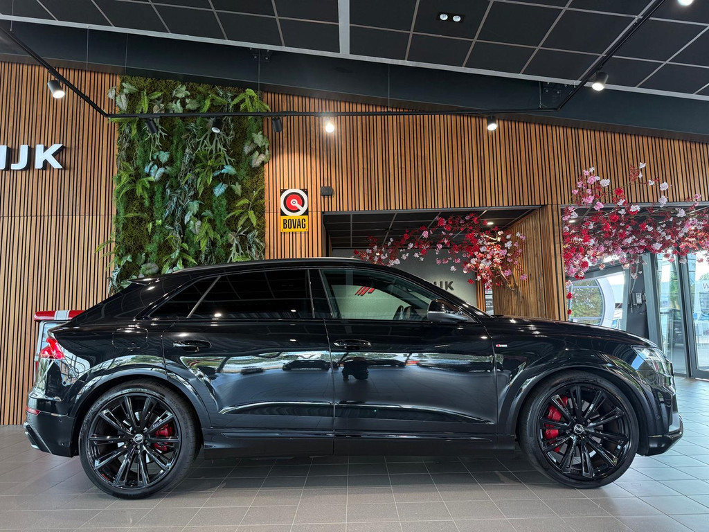 Audi Q8 1