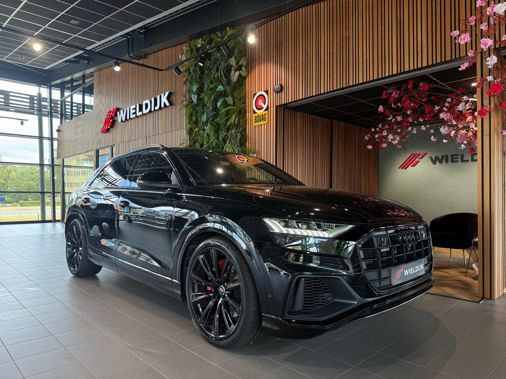Audi Q8 1