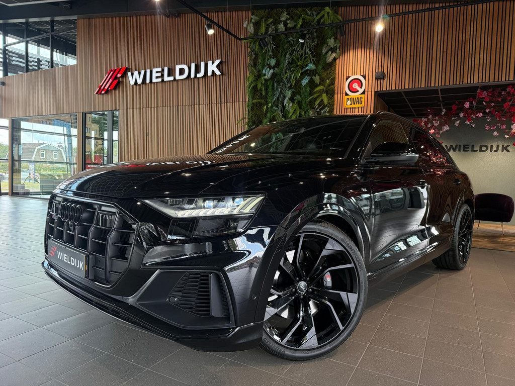 Audi Q8 1