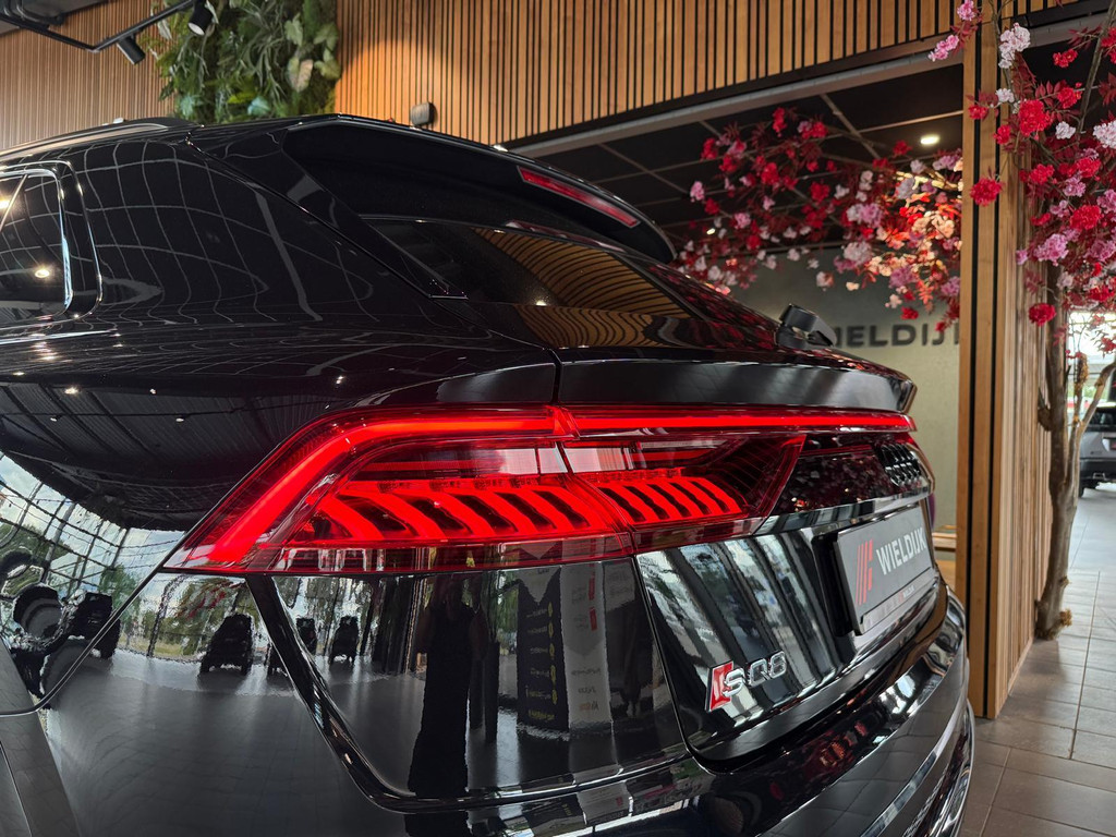 Audi Q8 1