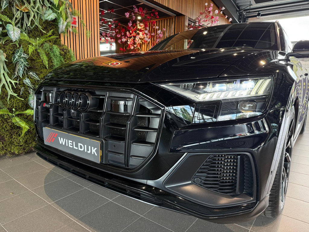 Audi Q8 1