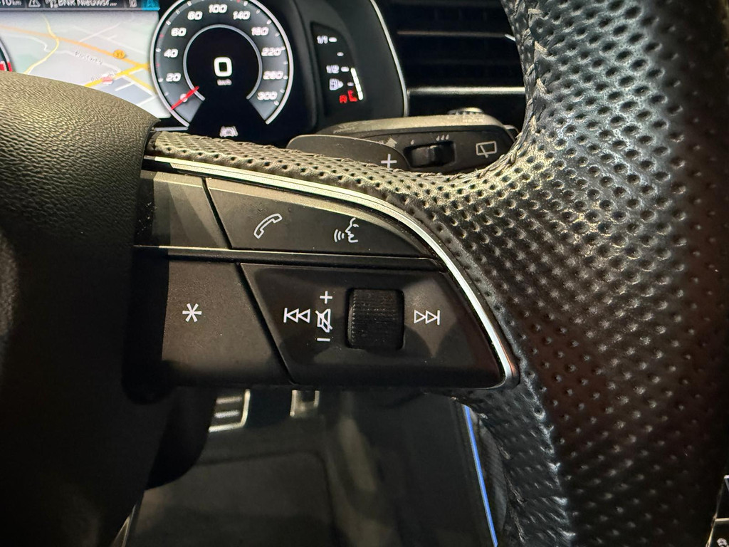 Audi Q8 1