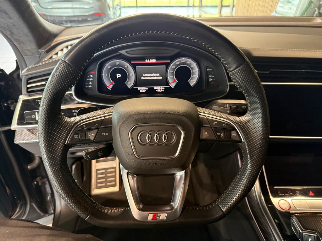 Audi Q8 1