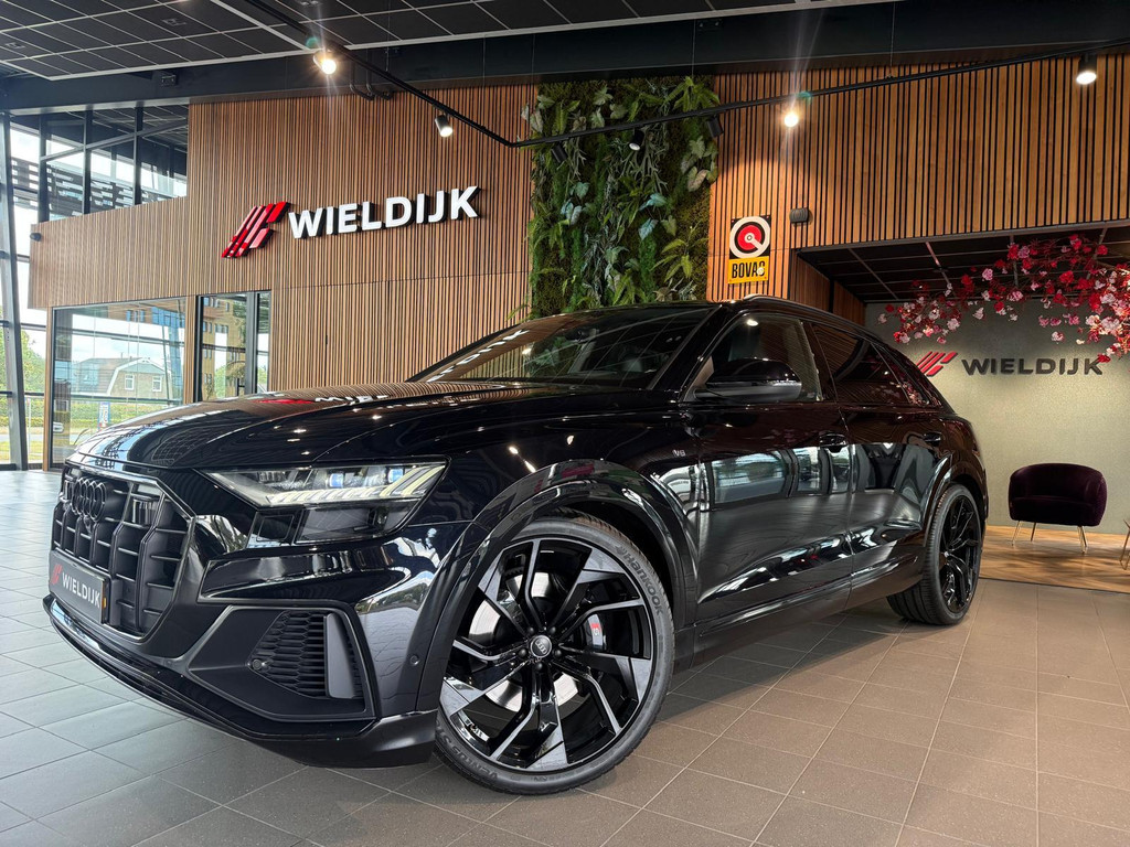 Audi Q8 1