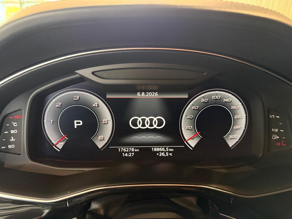 Audi Q8 1