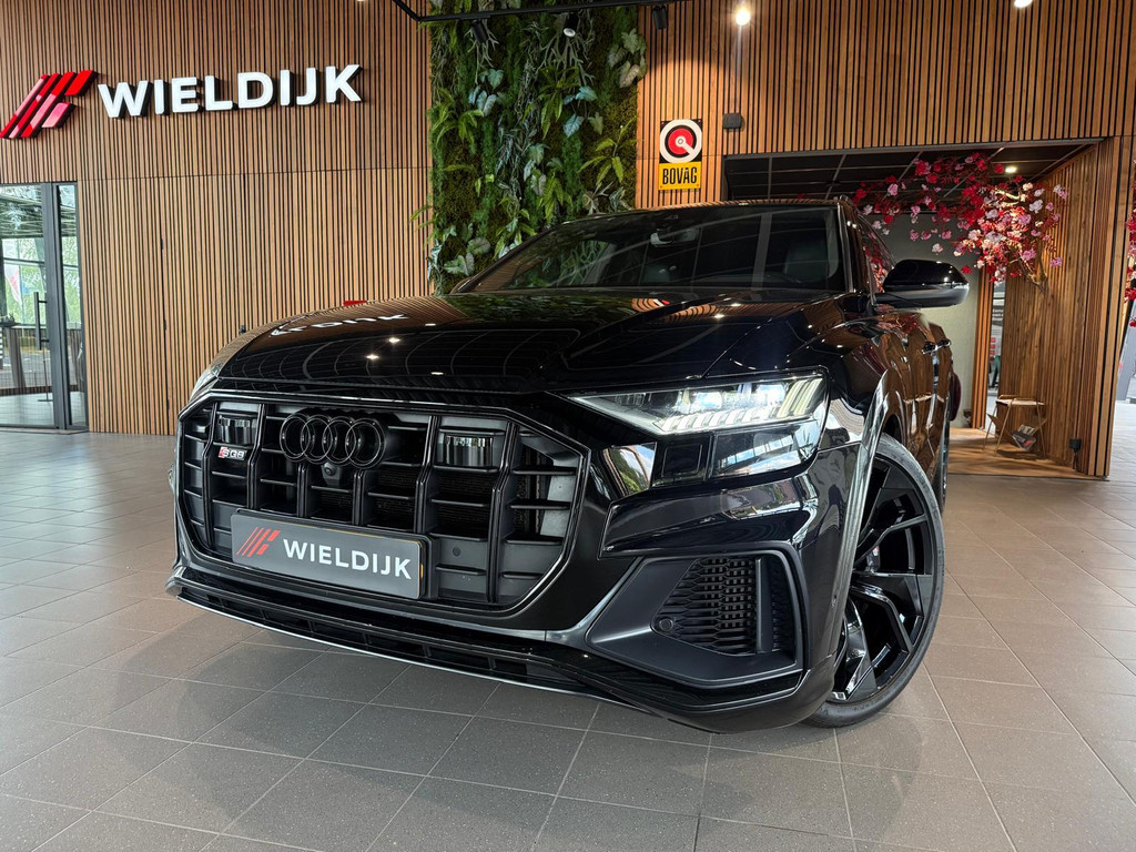 Audi Q8 1