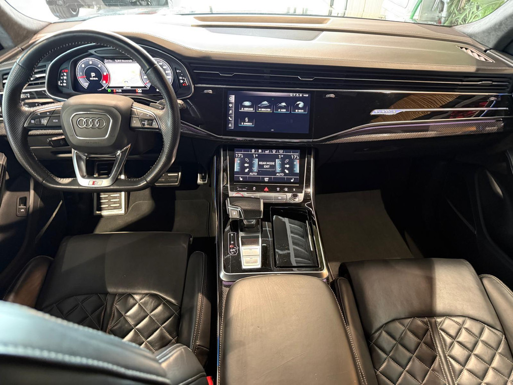 Audi Q8 1